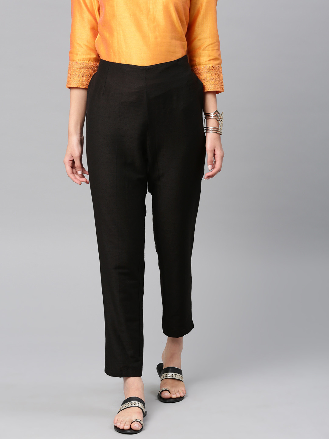 

Vishudh Women Black Regular Fit Solid Cropped Parallel Trousers