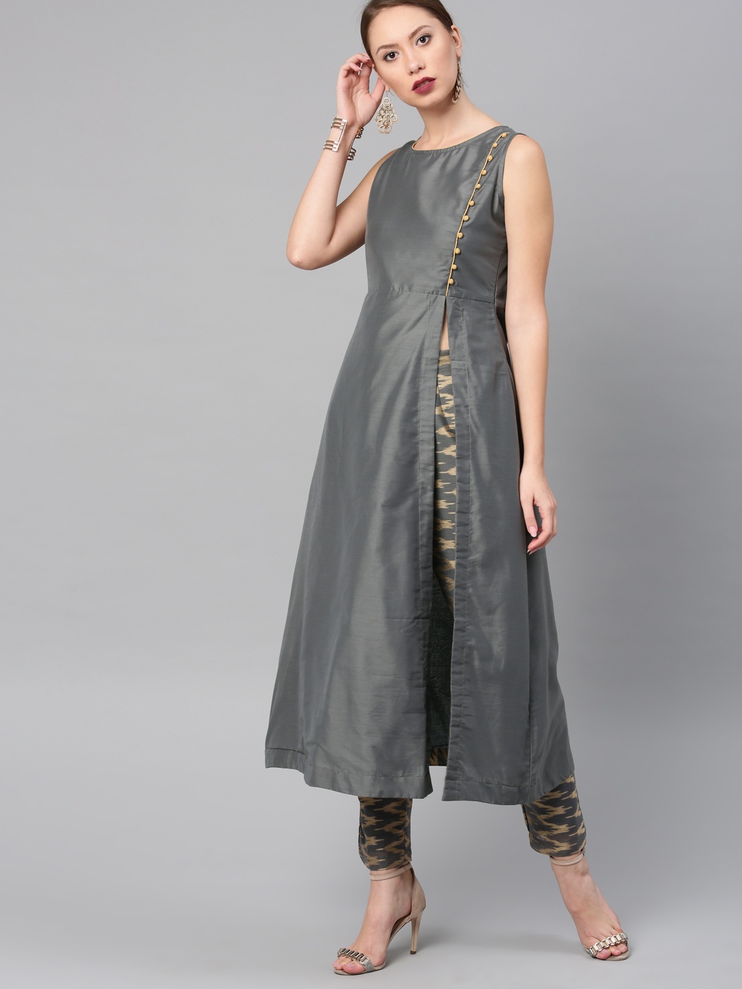 

Vishudh Women Grey Solid Kurta with Trousers