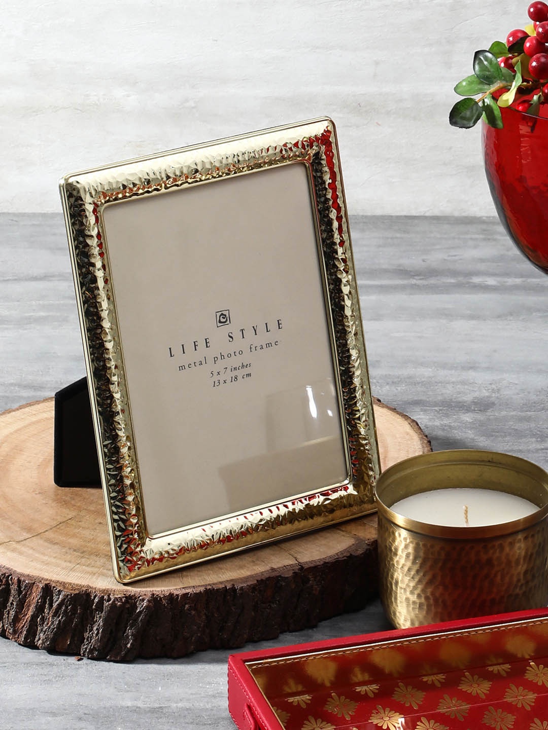 

Pure Home and Living Gold-Toned Textured Photo Frame