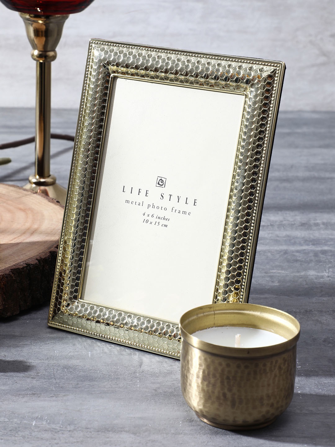 

Pure Home and Living Gold-Toned Geometric Photo Frame
