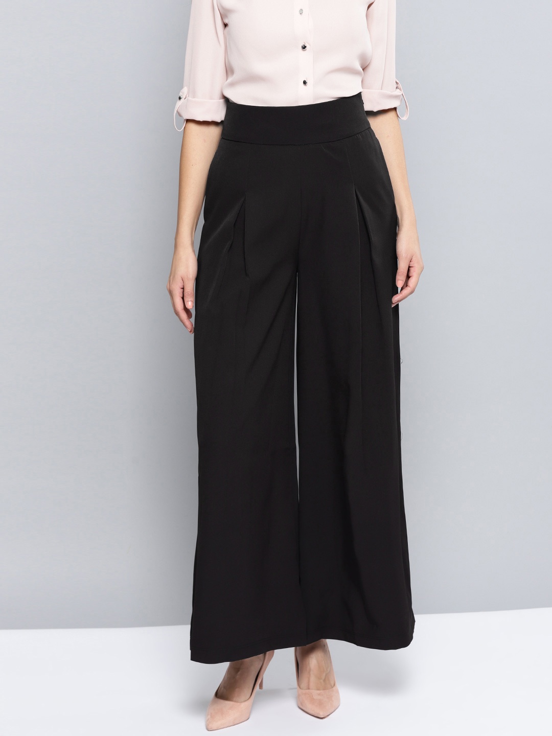 

Harpa Women Black Regular Fit Solid Parallel Trousers