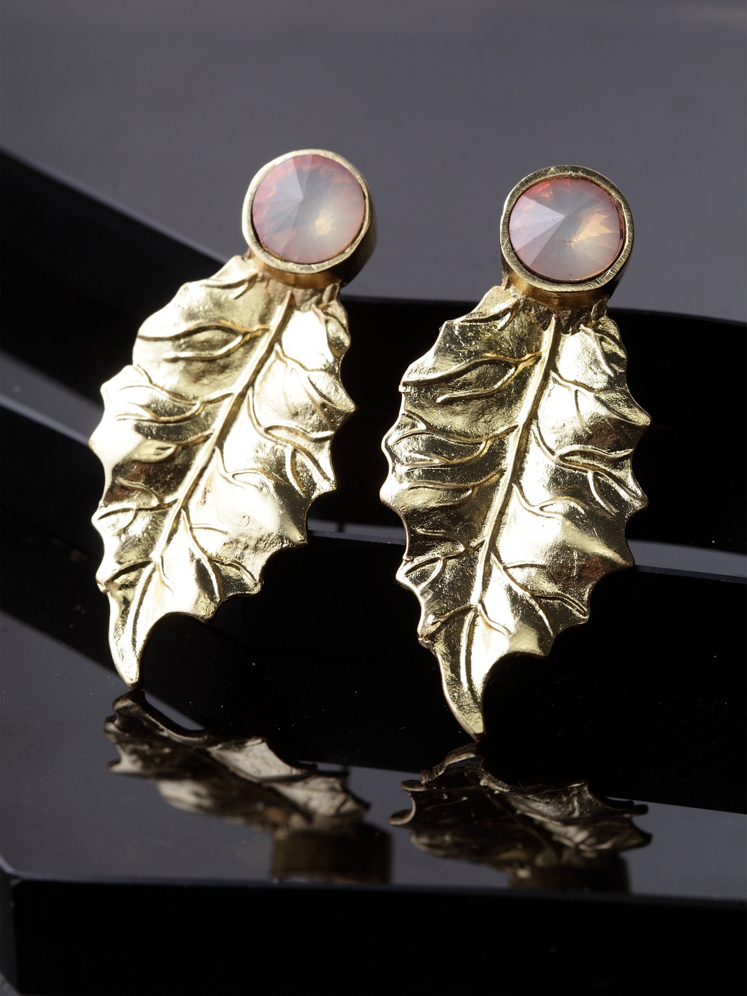 

DIVA WALK Gold-Plated Contemporary Studs