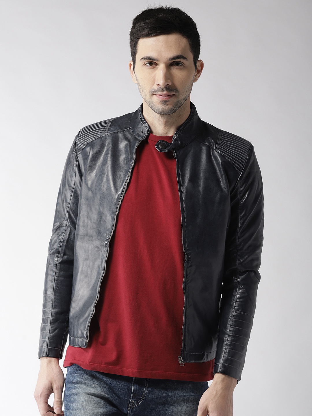 

Fort Collins Men Charcoal Grey Solid Tailored Jacket