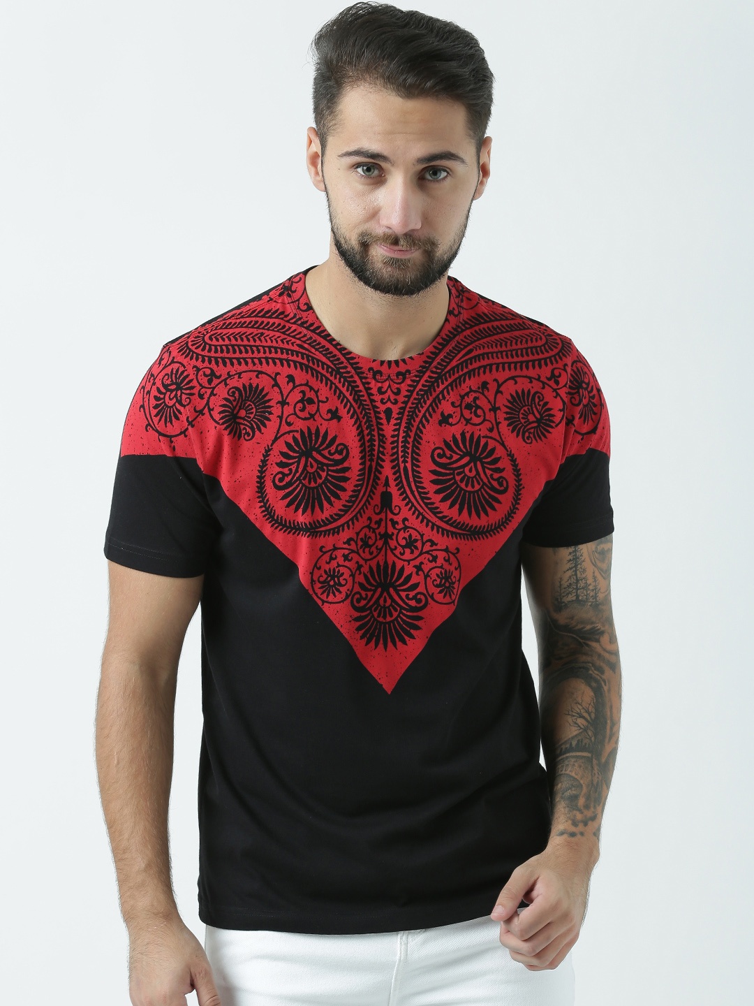 

Huetrap Men Black & Red Printed Round Neck T-shirt