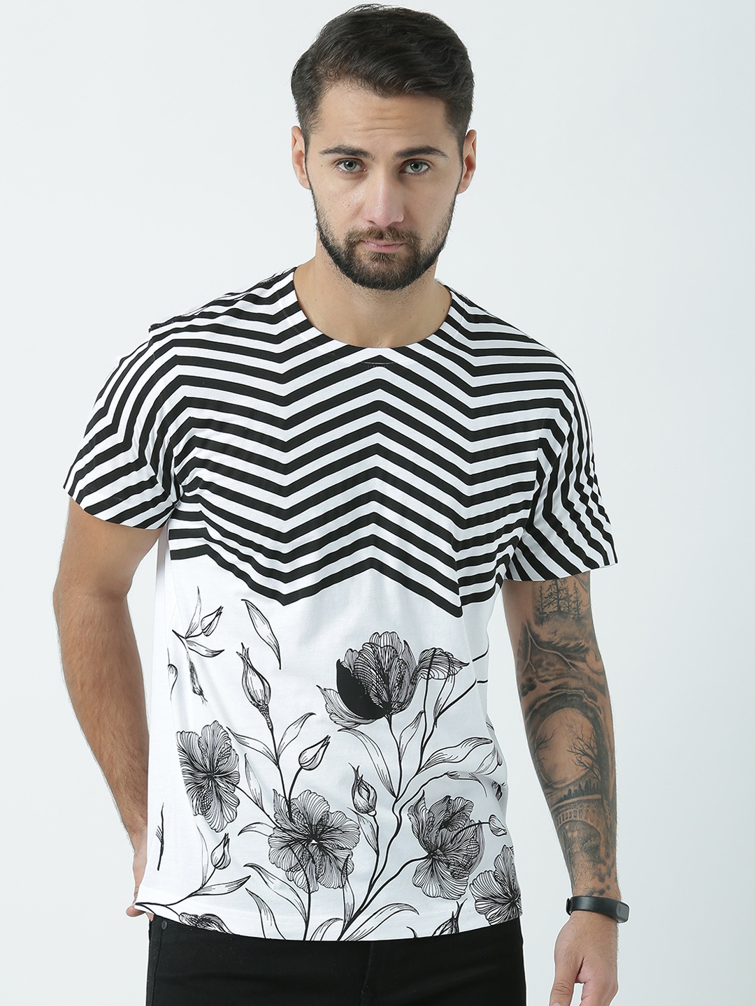 

Huetrap Men White & Black Printed Round Neck T-shirt