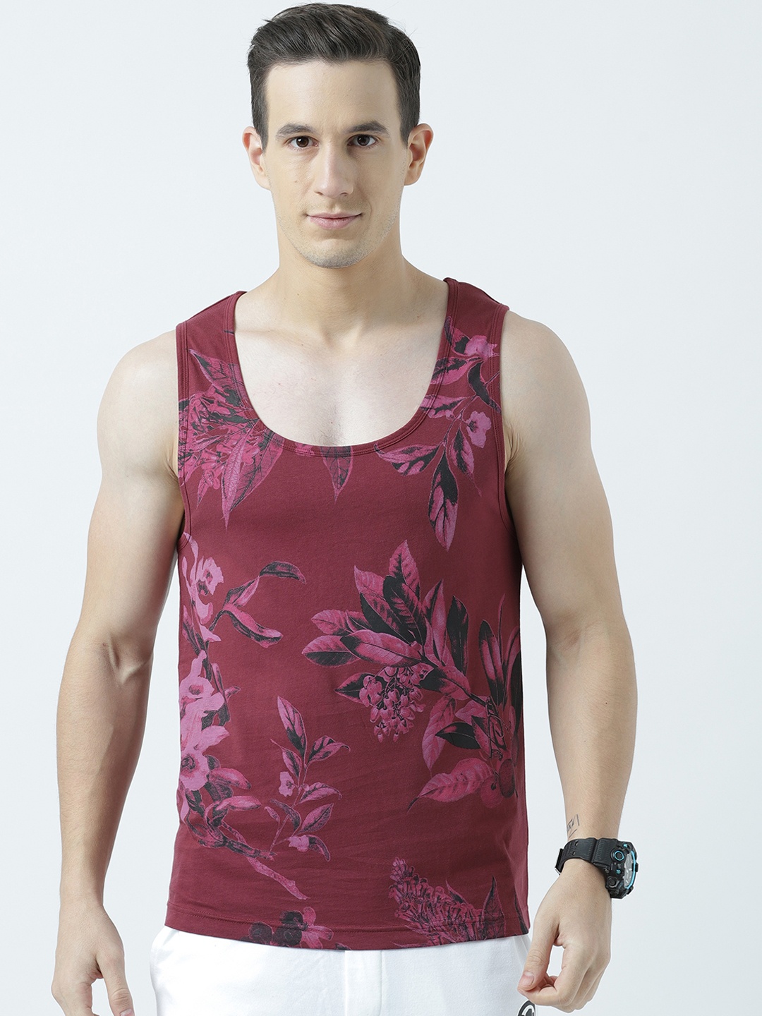 

Huetrap Men Maroon Printed Scoop Neck T-shirt
