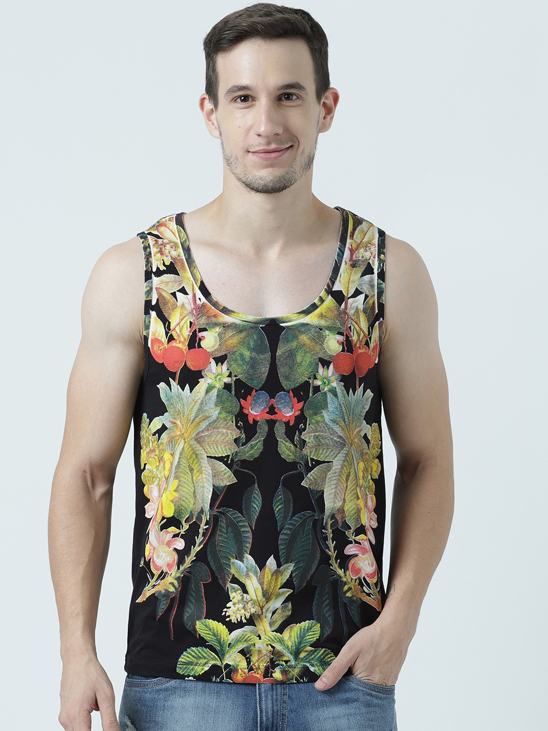 

Huetrap Men Black Printed Scoop Neck T-shirt