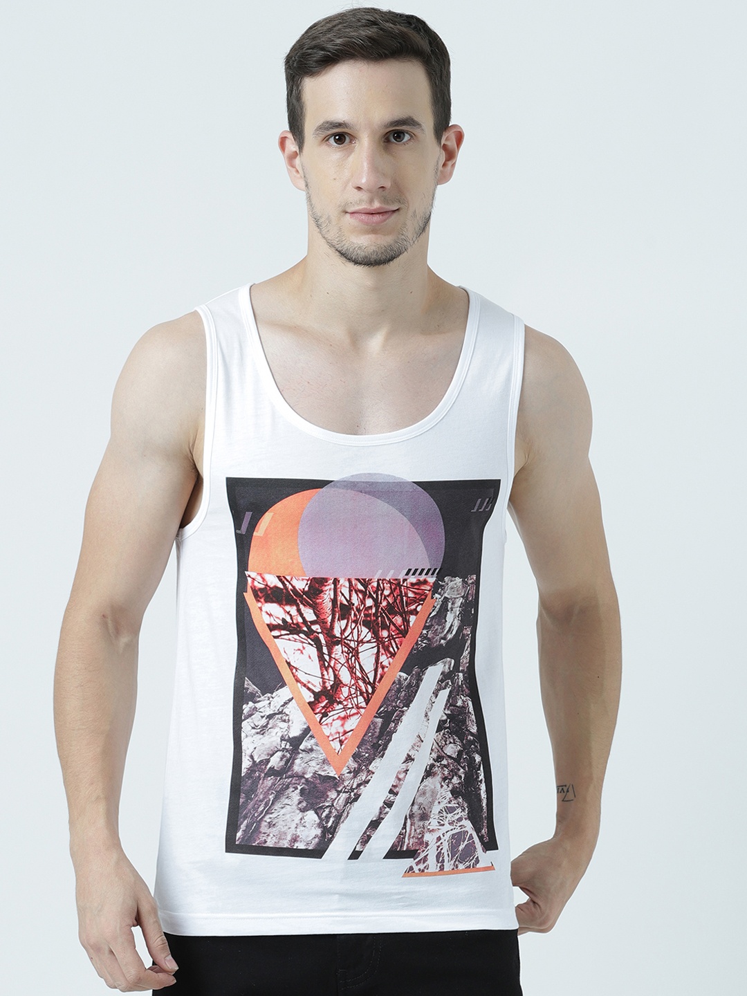 Huetrap Men White Printed Scoop Neck T-shirt