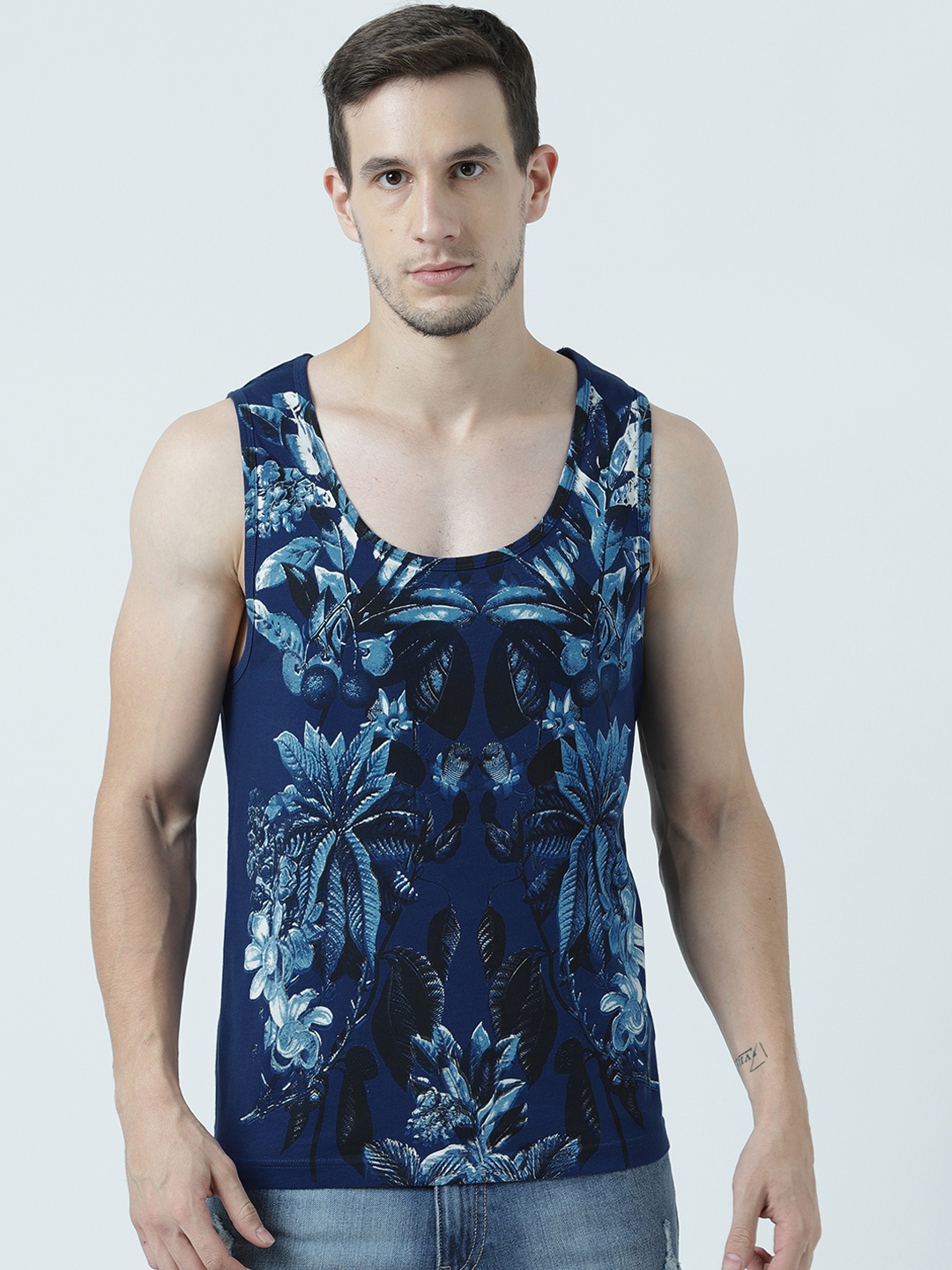 

Huetrap Men Navy Blue Printed Scoop Neck T-shirt