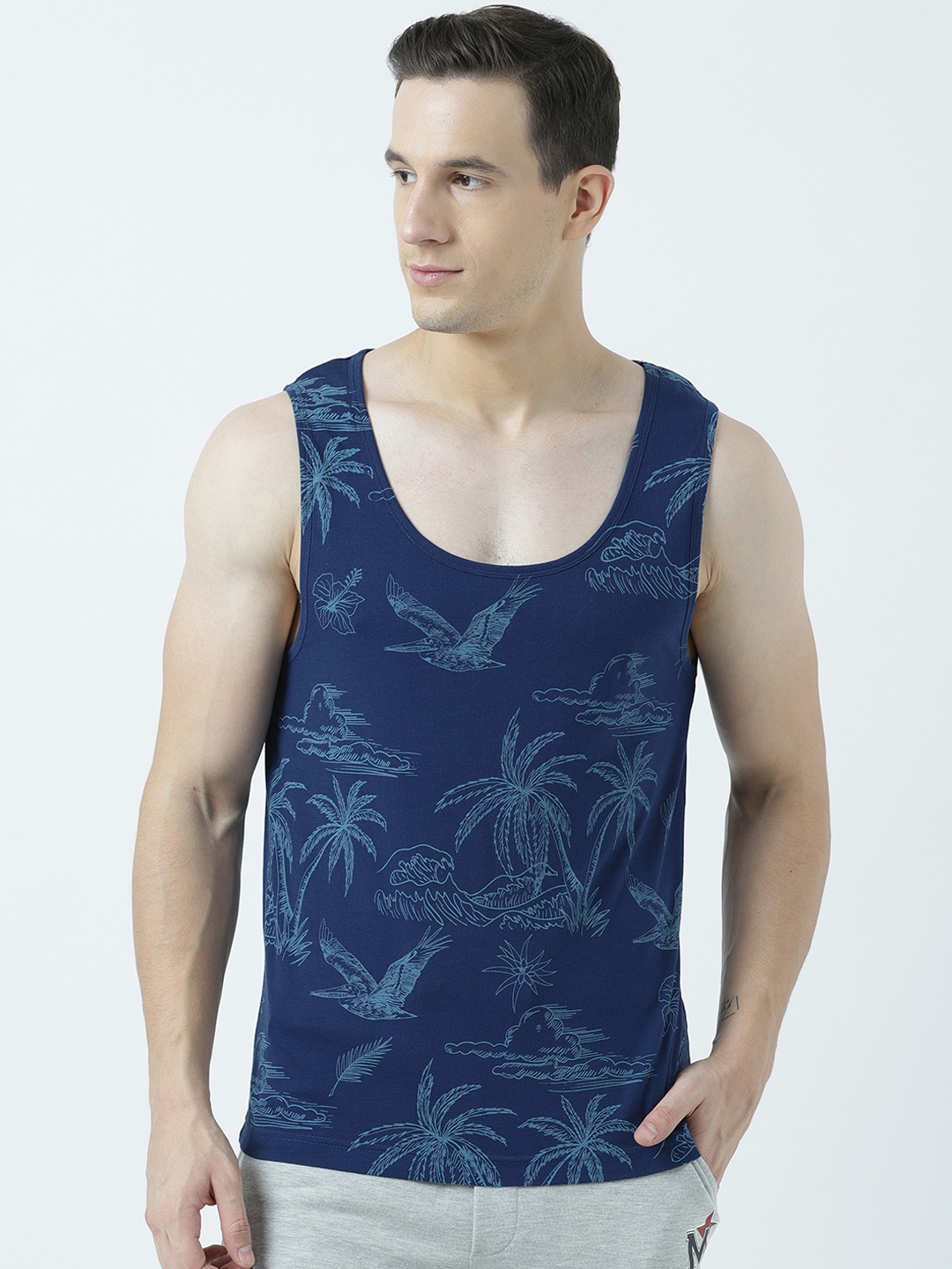 Huetrap Men Navy Blue Printed Scoop Neck T-shirt