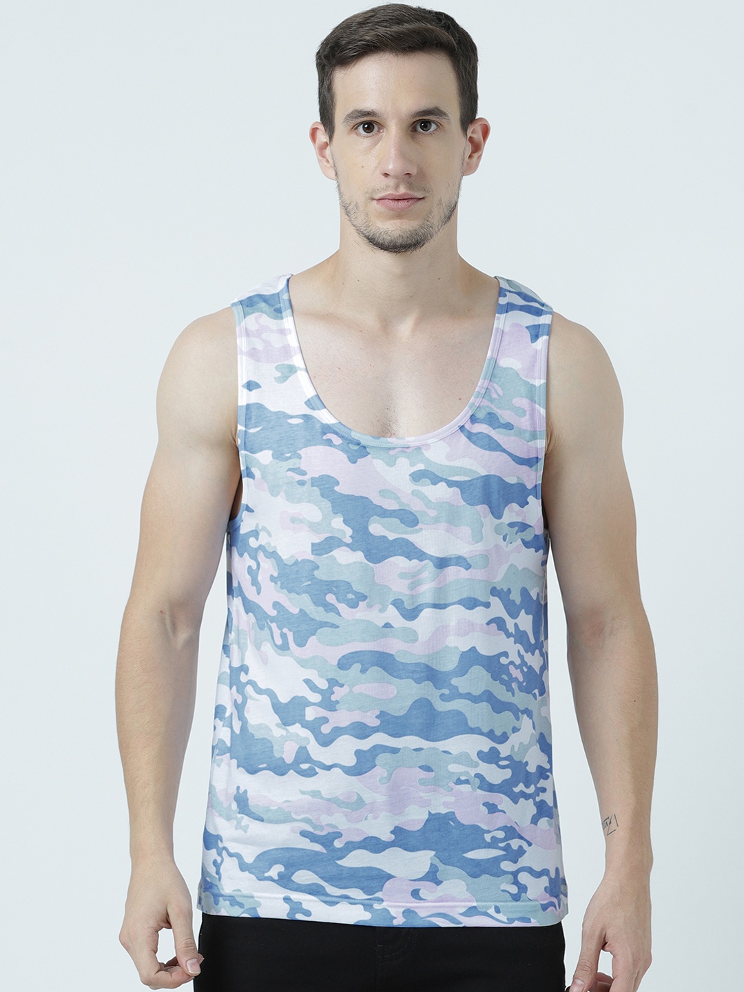 Huetrap Men White Printed Scoop Neck T-shirt