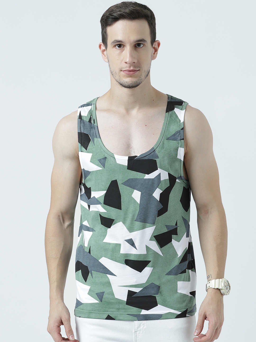 

Huetrap Men Green Printed Scoop Neck Sleeveless T-shirt