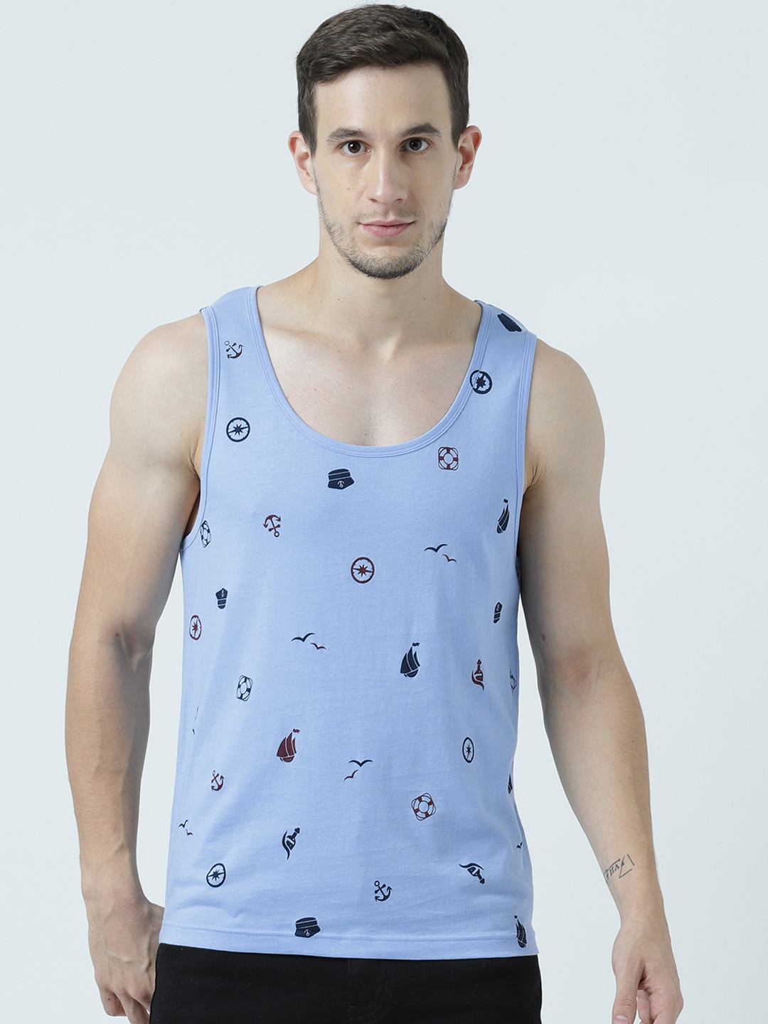 

Huetrap Men Blue Printed Scoop Neck T-shirt