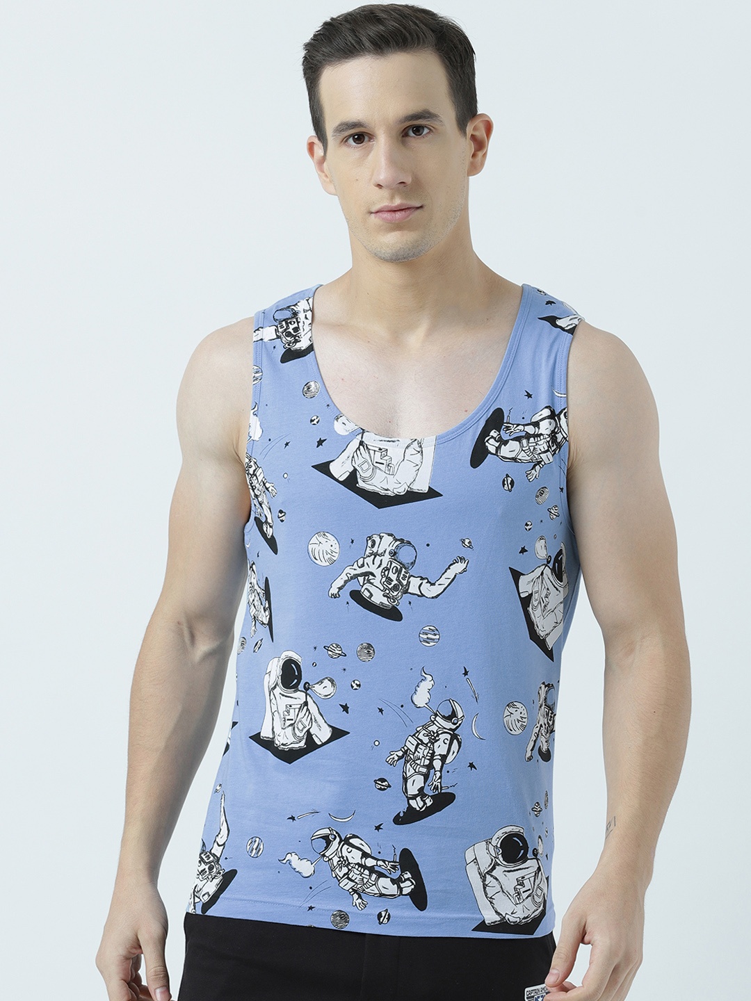 

Huetrap Men Blue Printed Scoop Neck Sleeveless T-shirt