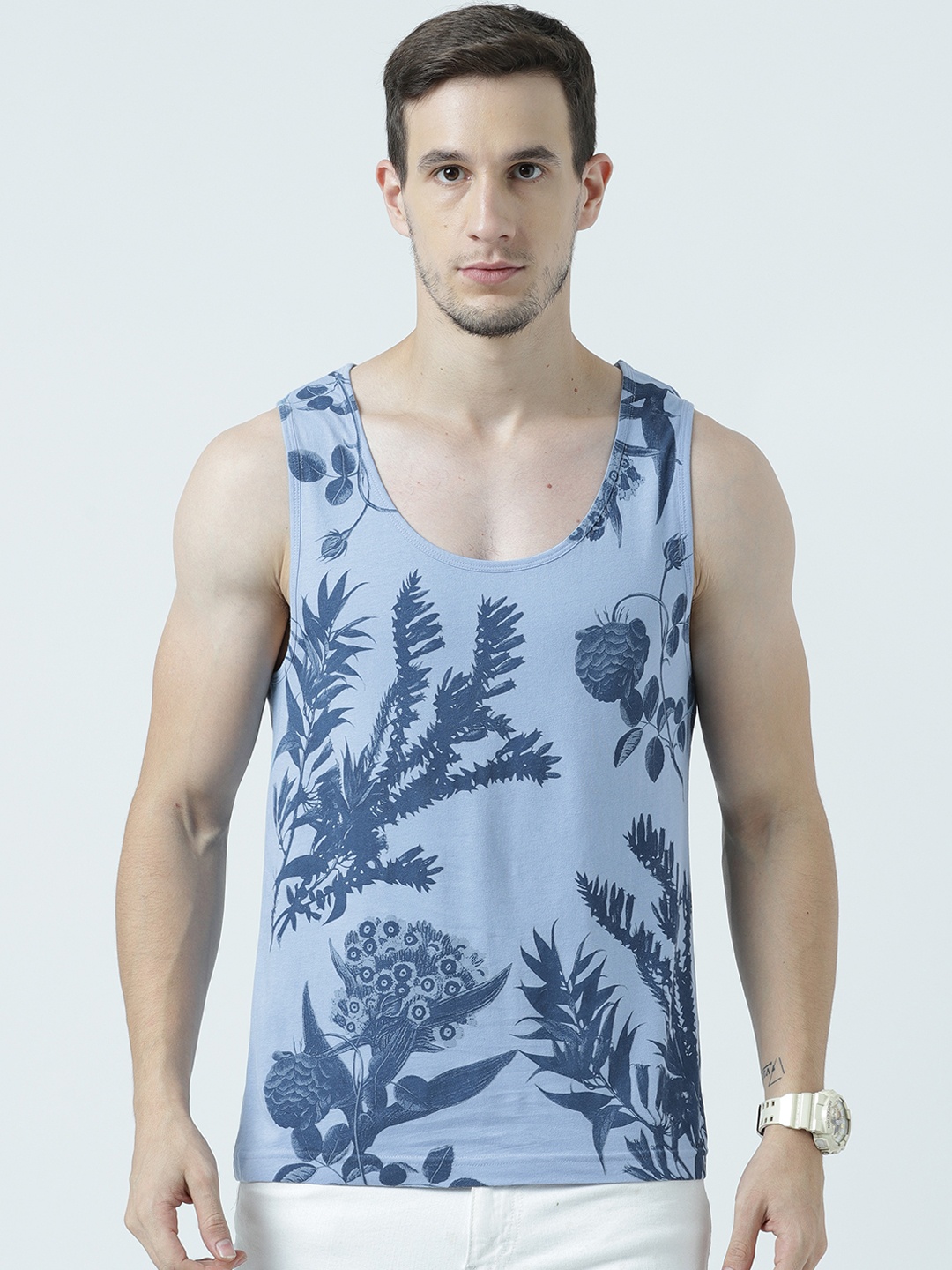 

Huetrap Men Blue Printed Scoop Neck T-shirt