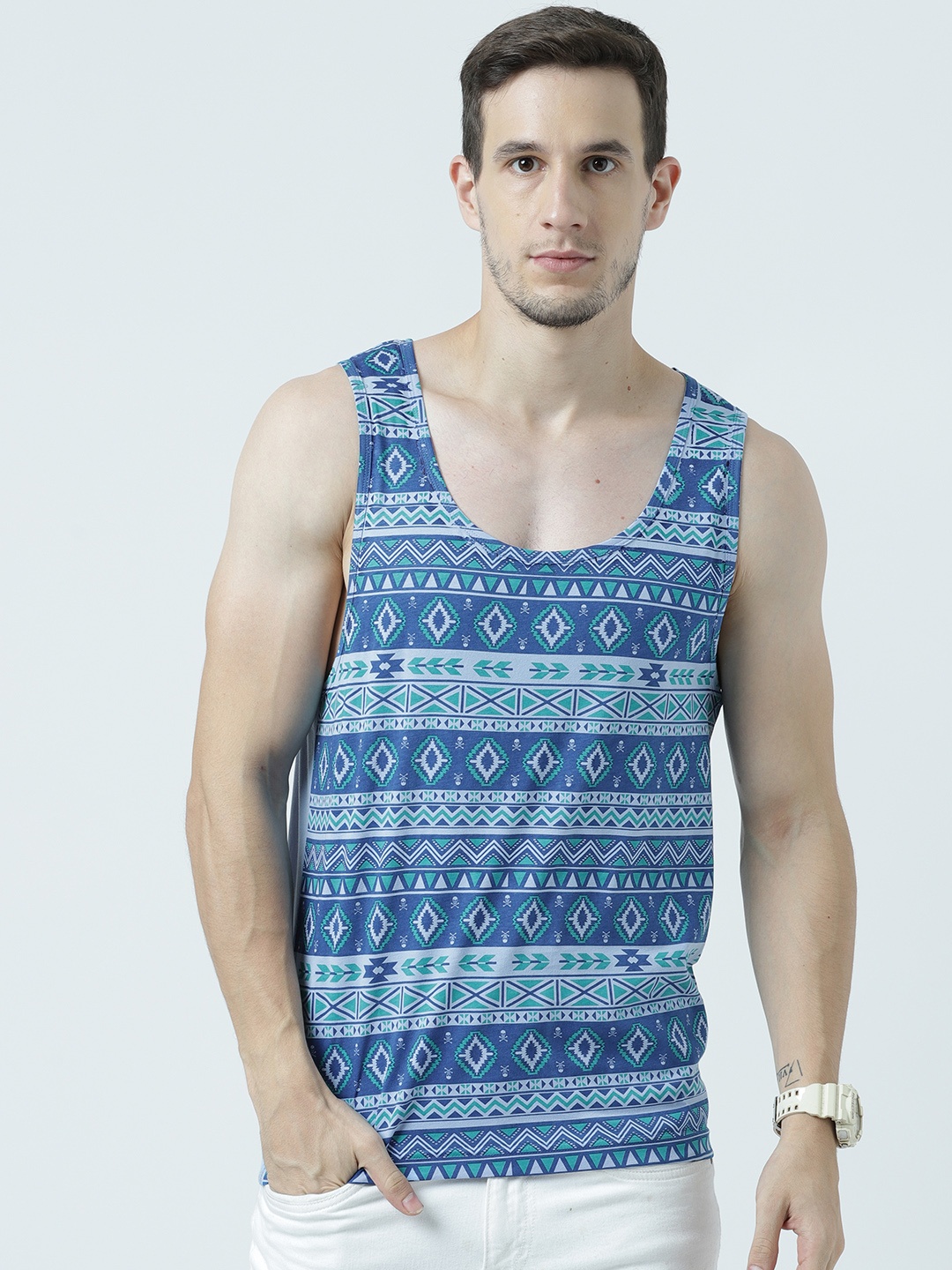 

Huetrap Men Blue Printed Scoop Neck T-shirt