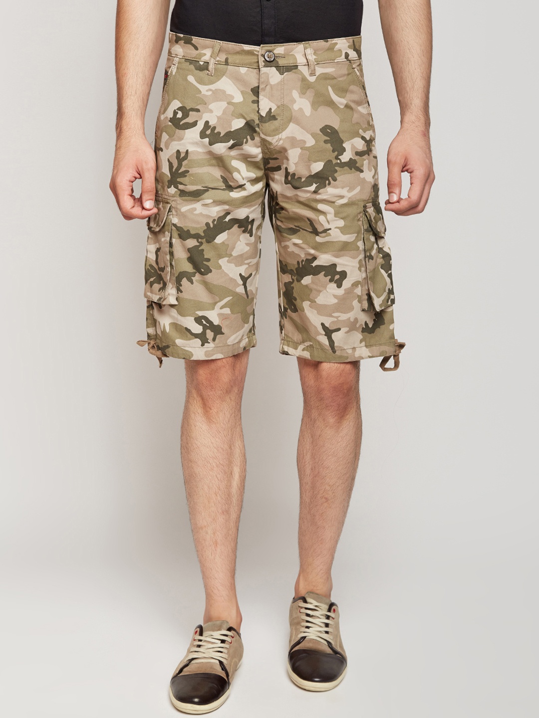 

Crimsoune Club Men Beige Printed Slim Fit Cargo Shorts