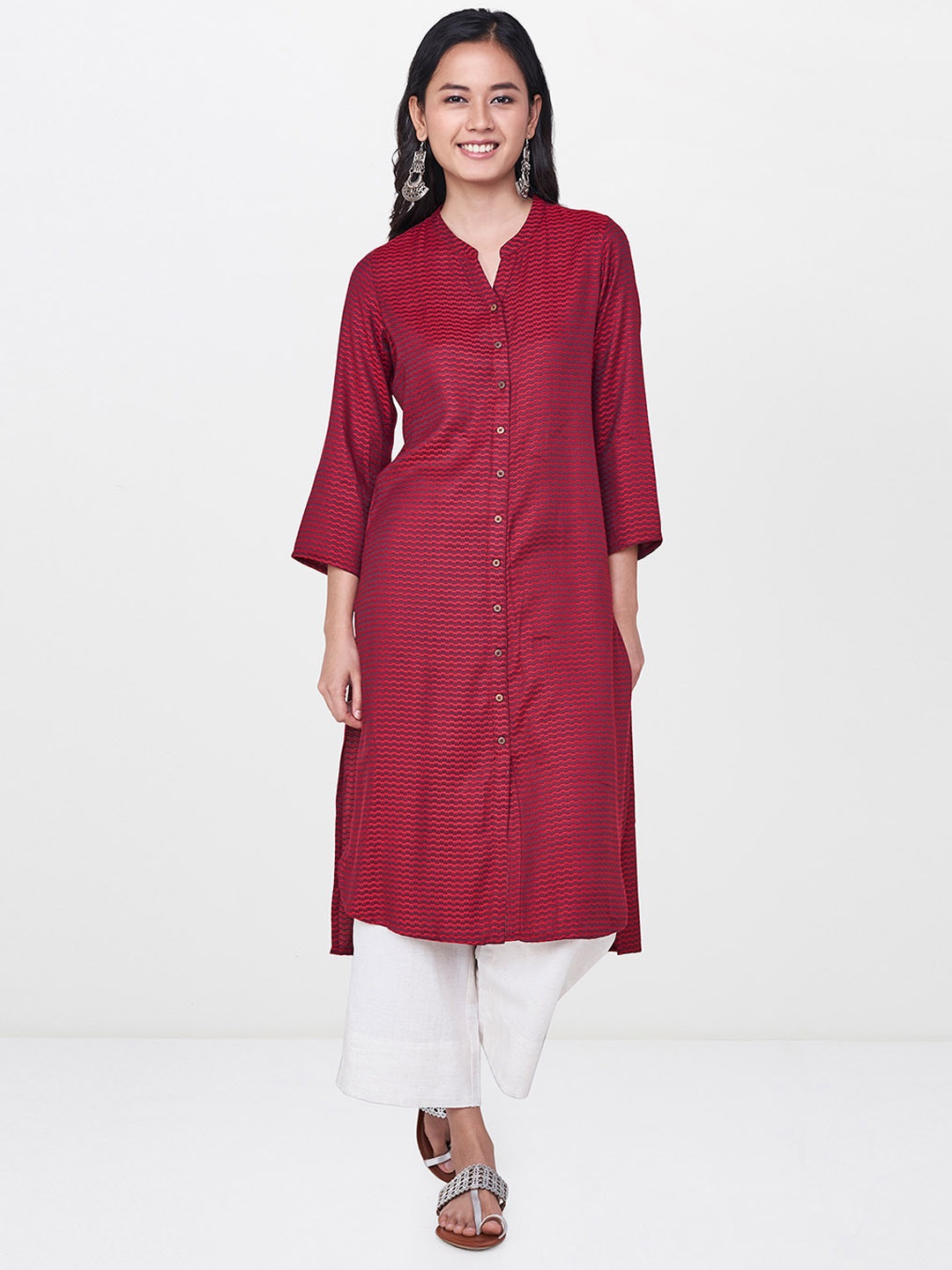 

Global Desi Women Maroon Woven Design Straight Kurta