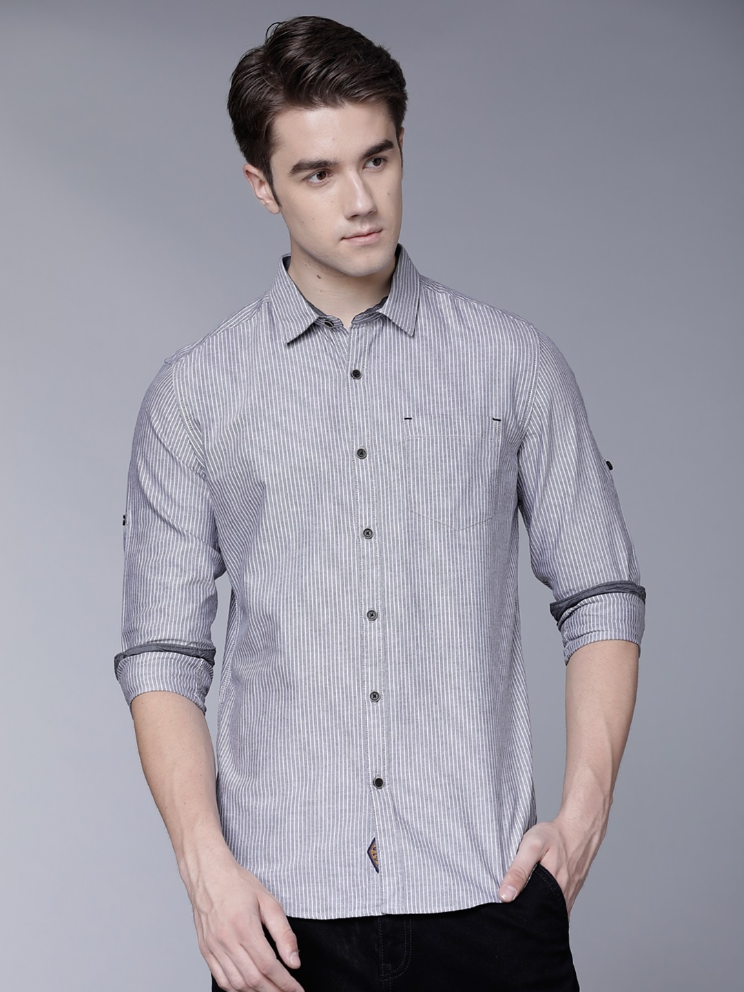 

LOCOMOTIVE Men Grey & White Slim Fit Striped Casual Shirt