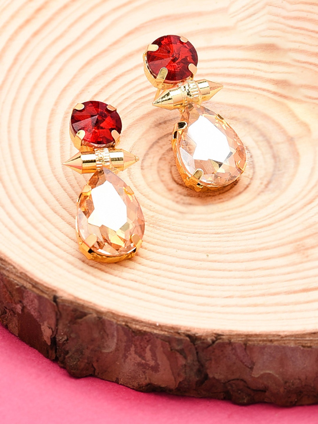 

Zaveri Pearls Gold-Toned & Red Teardrop Shaped Drop Earrings