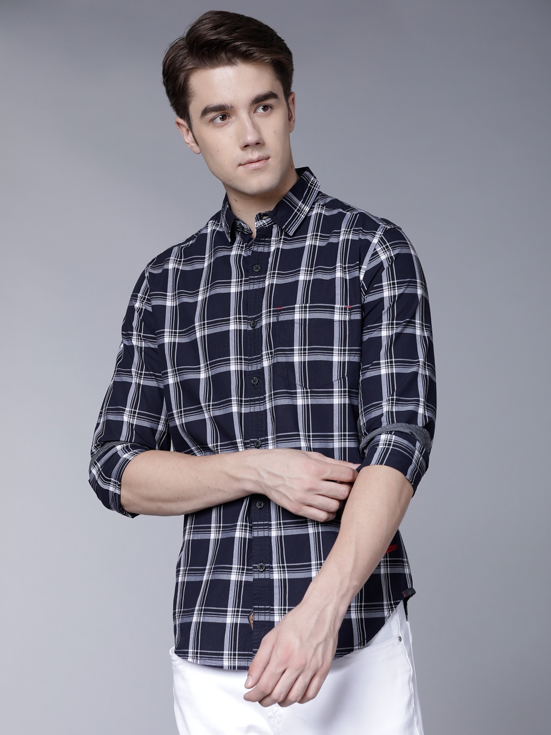 

LOCOMOTIVE Men Navy Blue & White Slim Fit Checked Casual Shirt