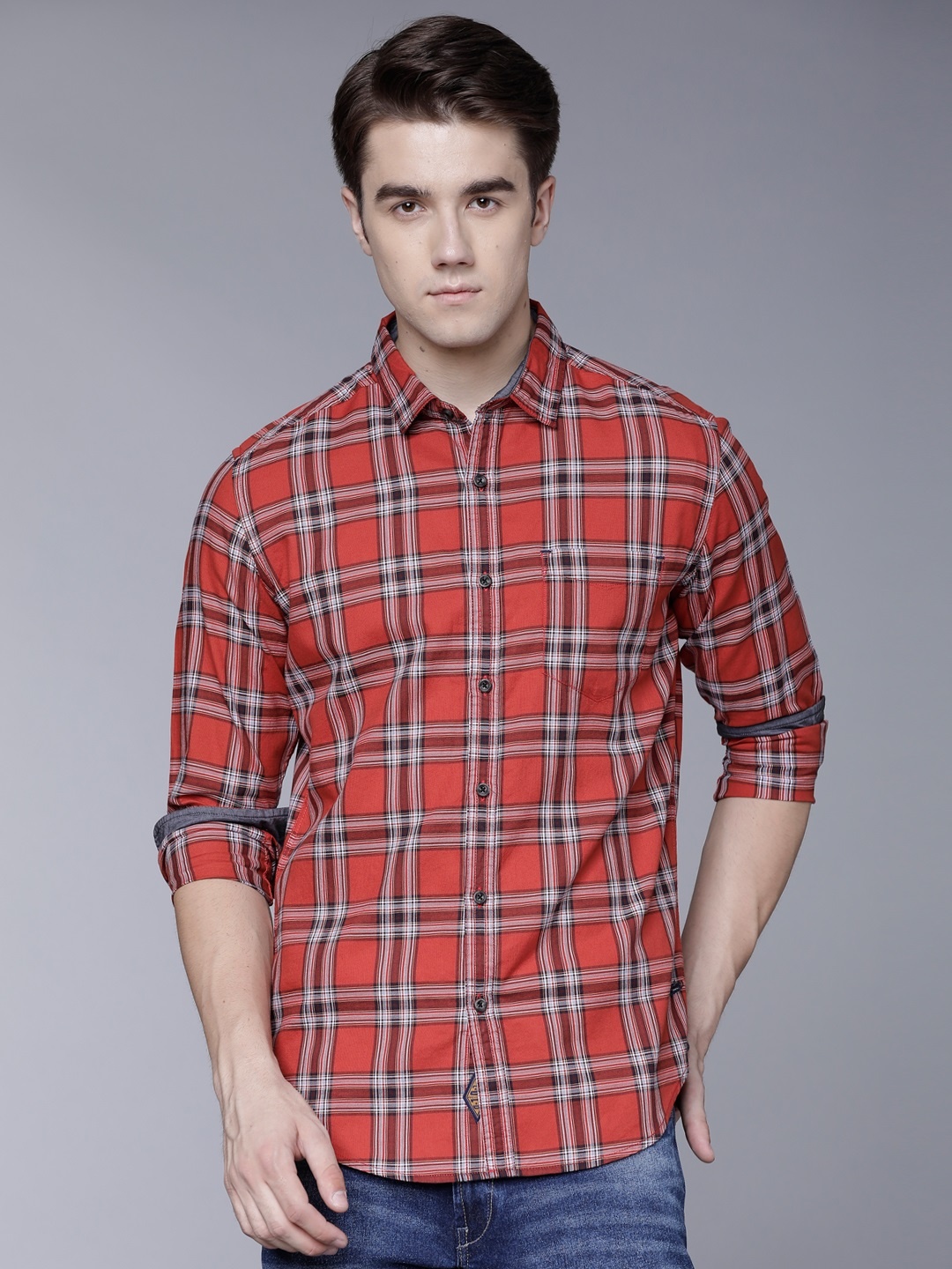 

LOCOMOTIVE Men Red & Navy Blue Slim Fit Checked Casual Shirt
