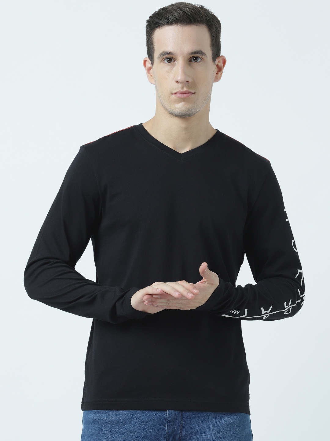 

Huetrap Men Black Solid V-Neck T-shirt
