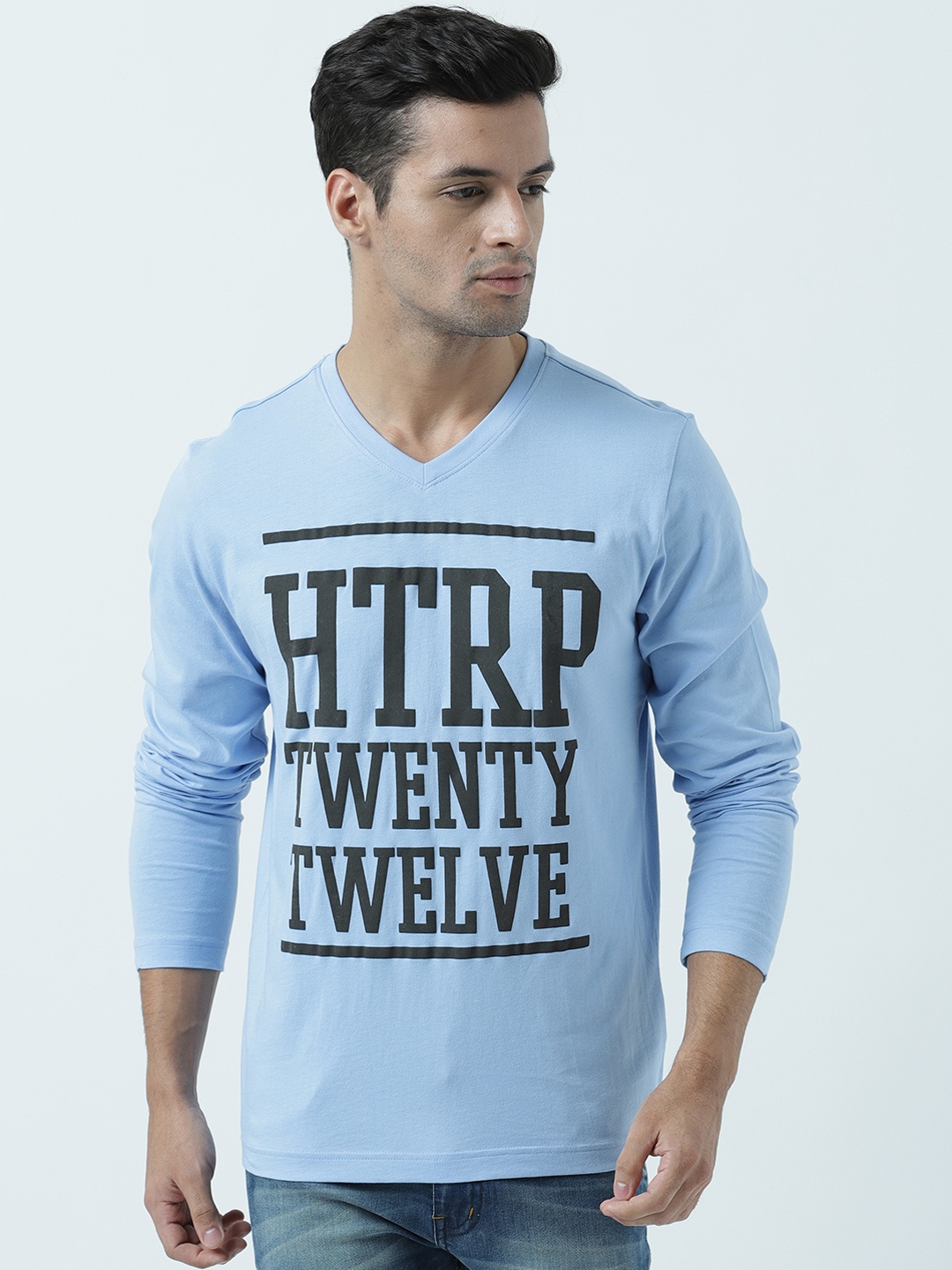 

Huetrap Men Blue Printed V-Neck Pure Cotton T-shirt
