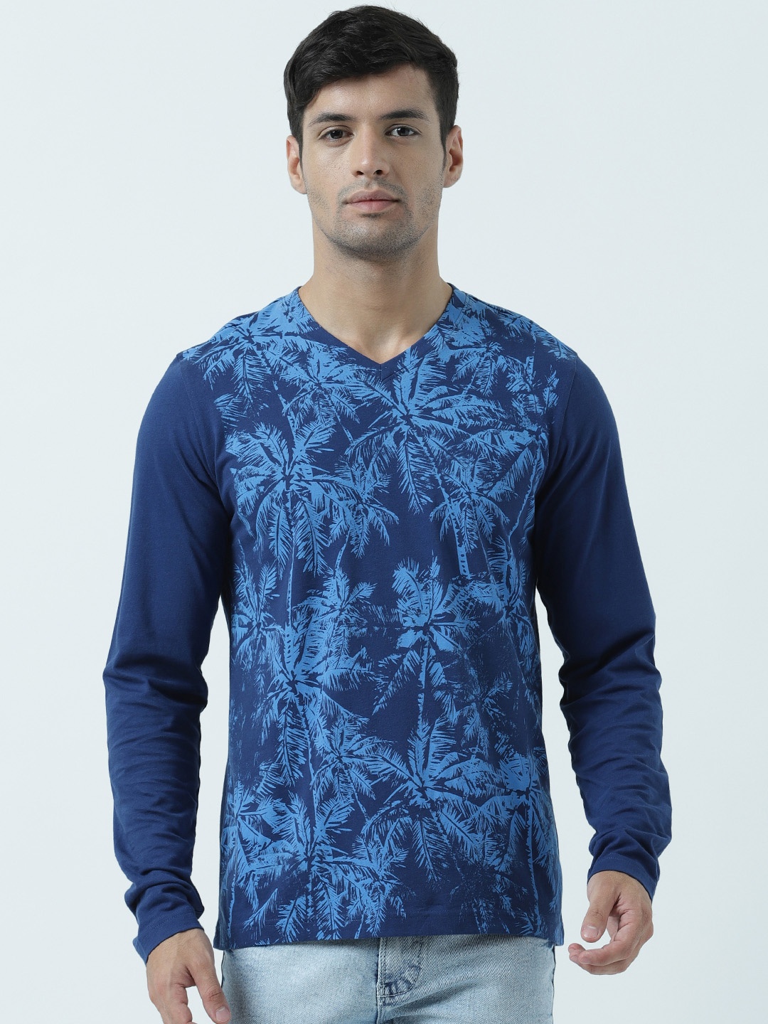 

Huetrap Men Navy Blue Printed V-Neck T-shirt