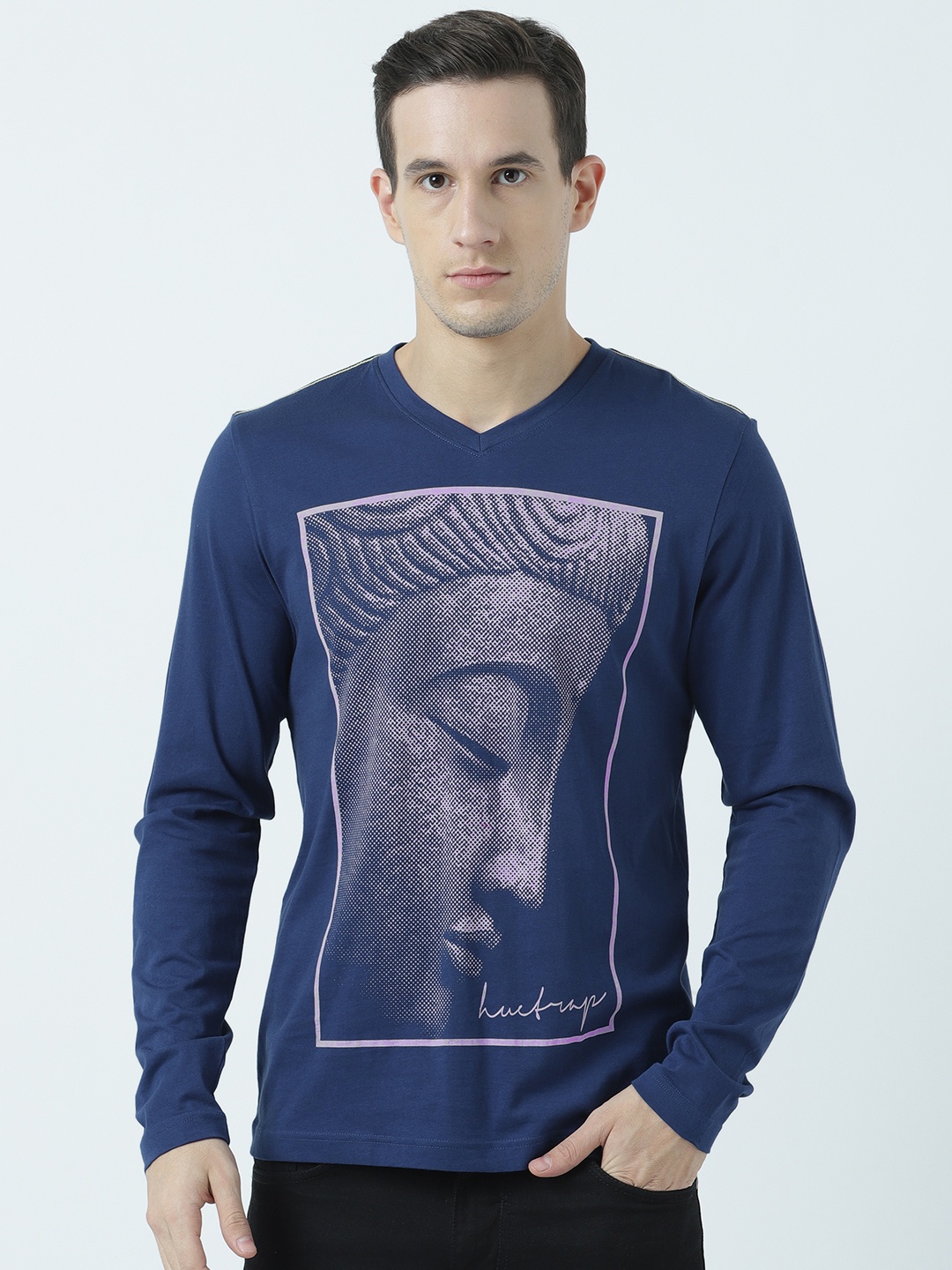 

Huetrap Men Navy Blue Printed V-Neck T-shirt