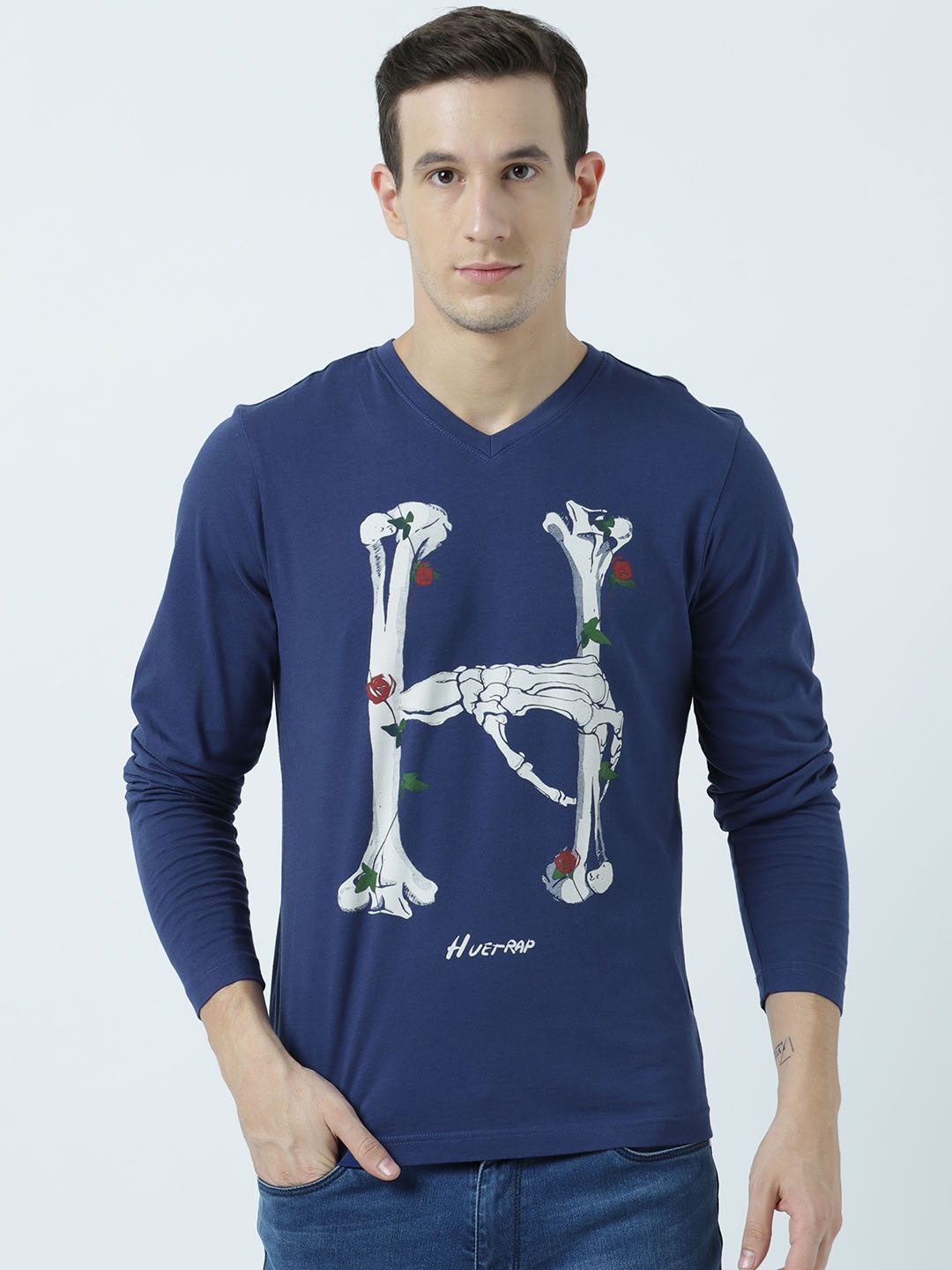 

Huetrap Men Navy Blue Printed V-Neck T-shirt