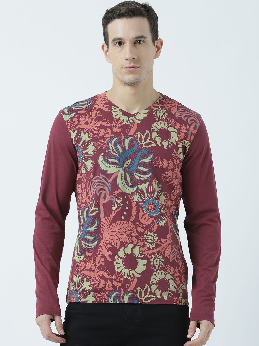 

Huetrap Men Maroon Printed V-Neck T-shirt