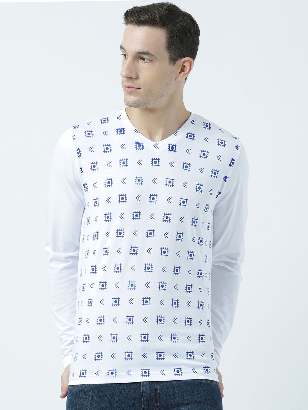 

Huetrap Men White Printed V-Neck T-shirt