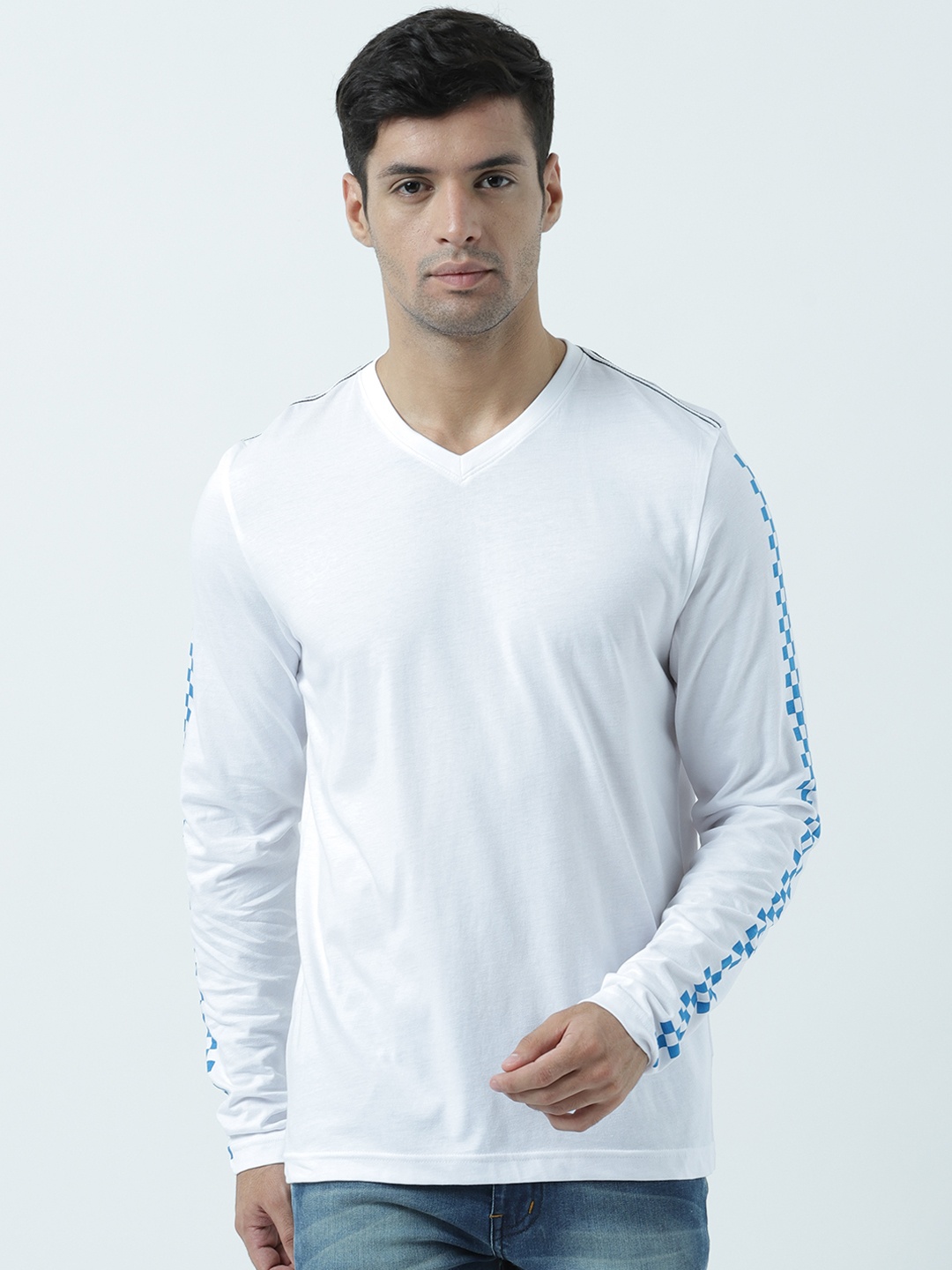 

Huetrap Men White Solid V-Neck T-shirt