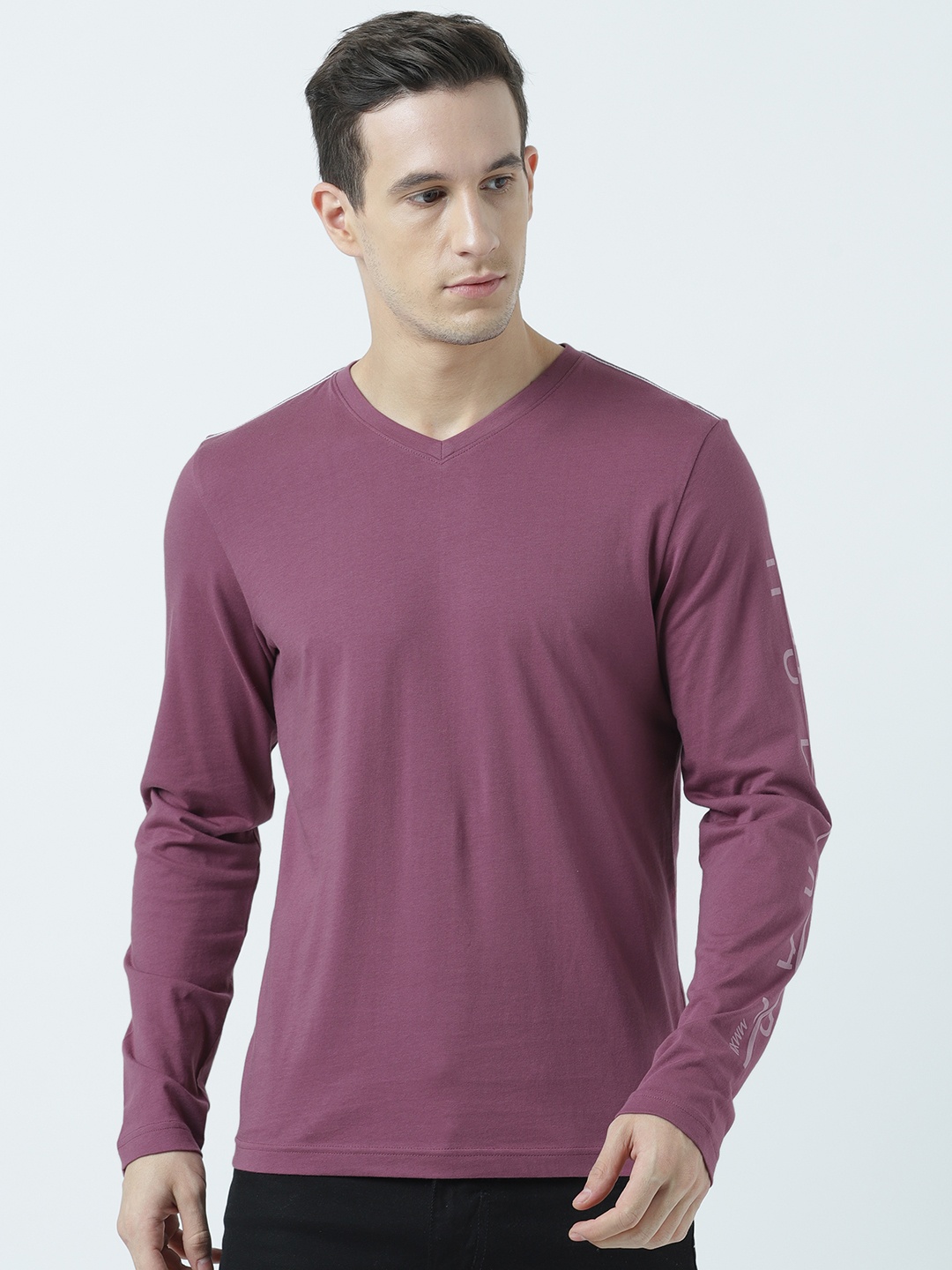 

Huetrap Men Mauve Printed V-Neck T-shirt