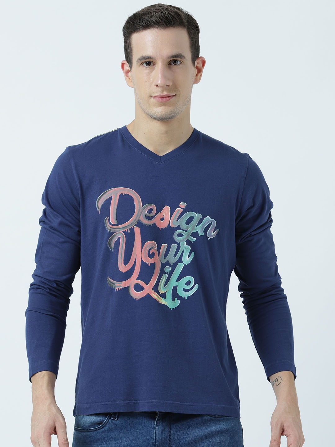 

Huetrap Men Navy Blue Printed V-Neck T-shirt