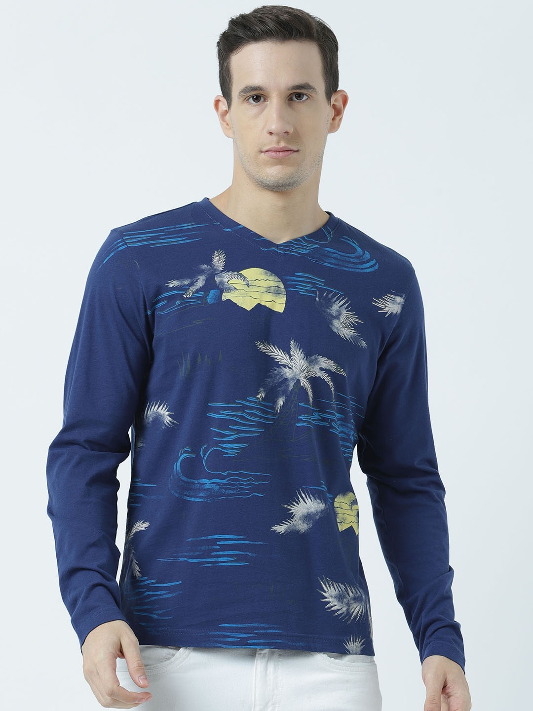 

Huetrap Men Navy Blue Printed V-Neck T-shirt