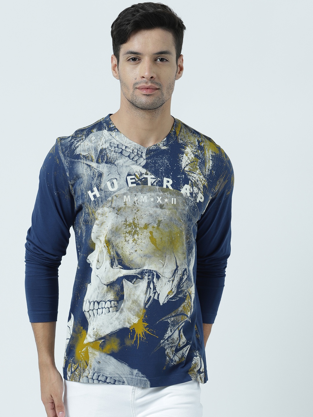 

Huetrap Men Navy Blue Printed V-Neck T-shirt