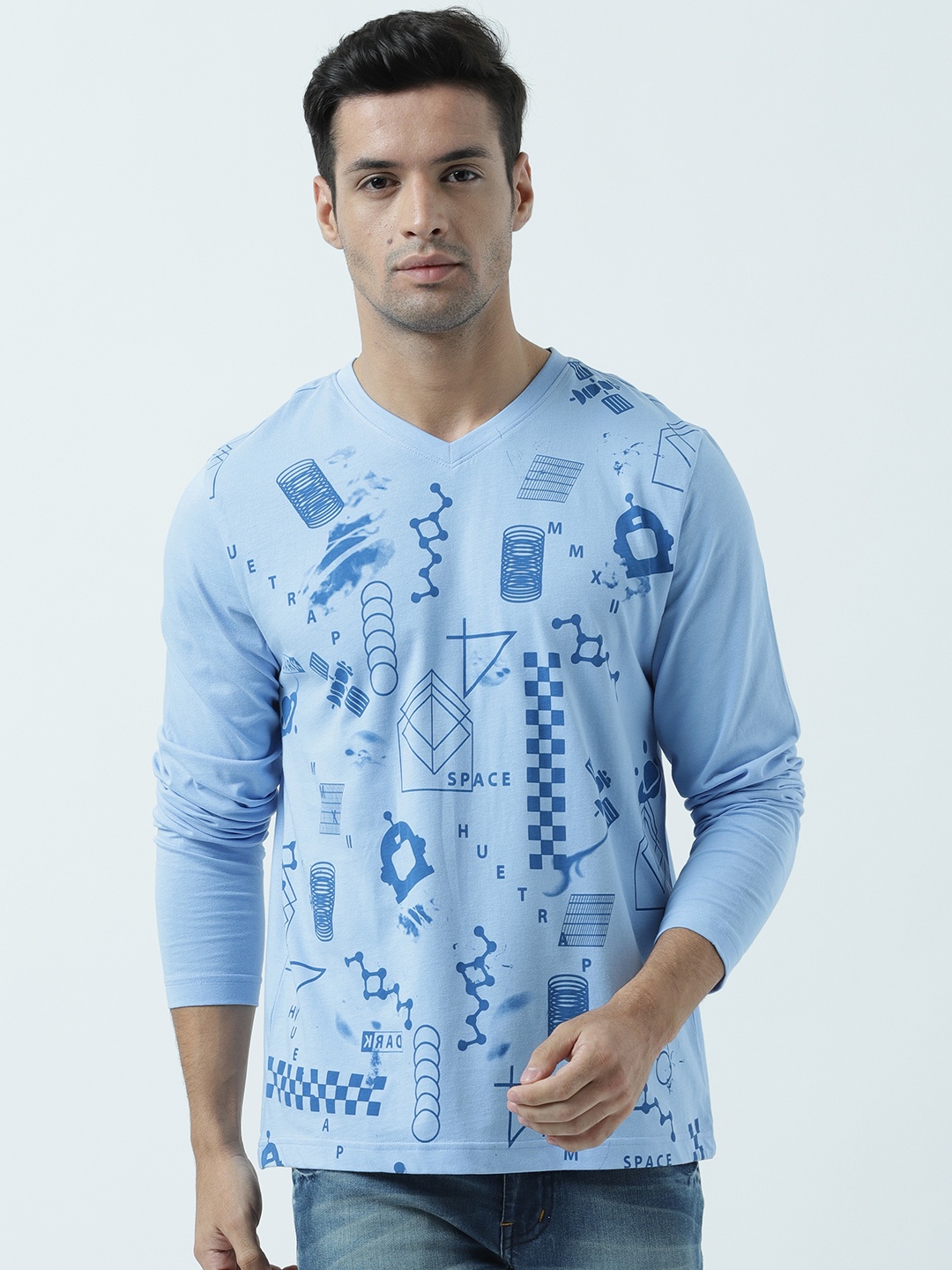 

Huetrap Men Blue Printed V-Neck T-shirt