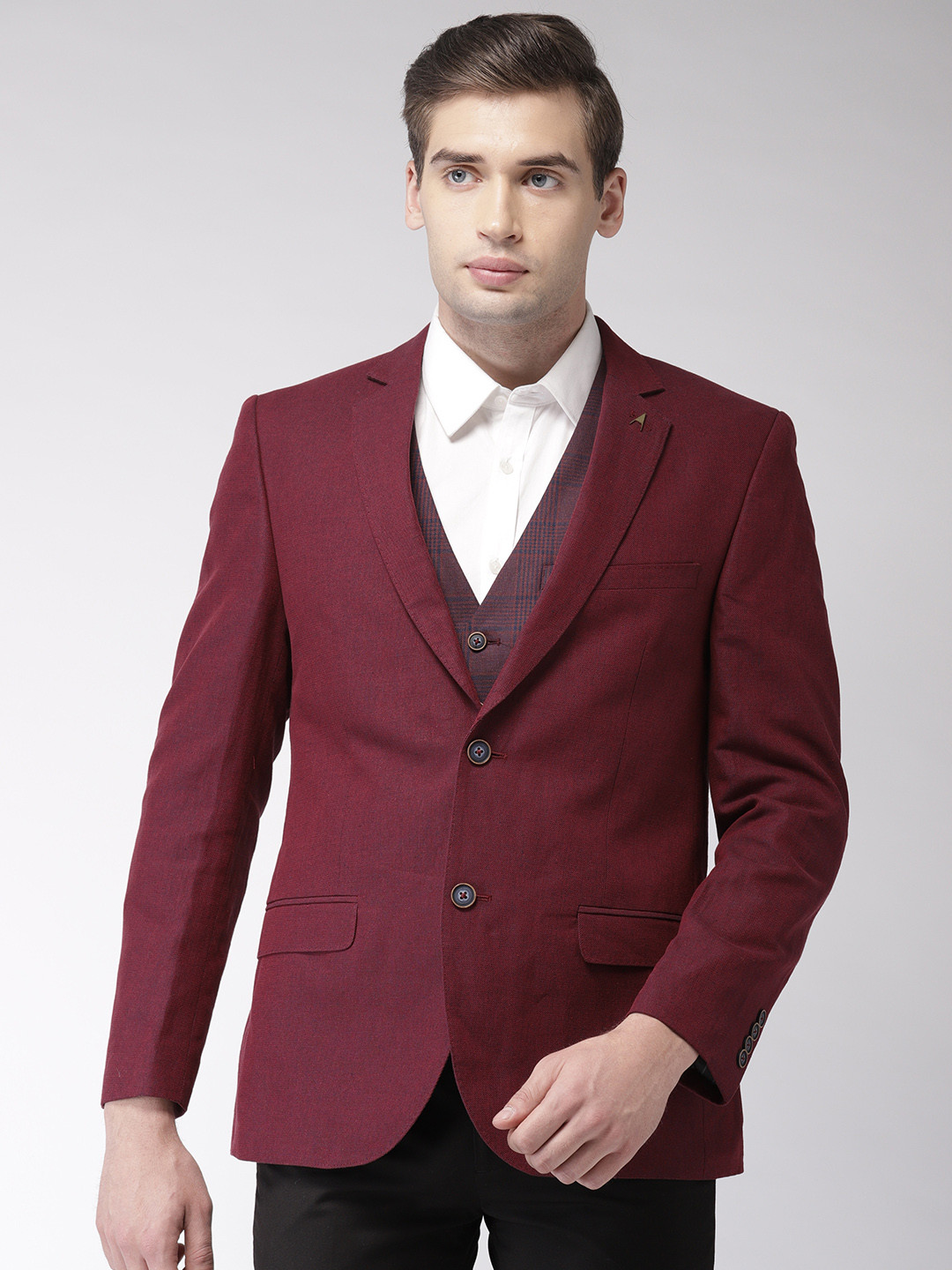 

Arrow Men Maroon Solid Body Tailored Fit Single-Breasted Blazer With Waistcoat
