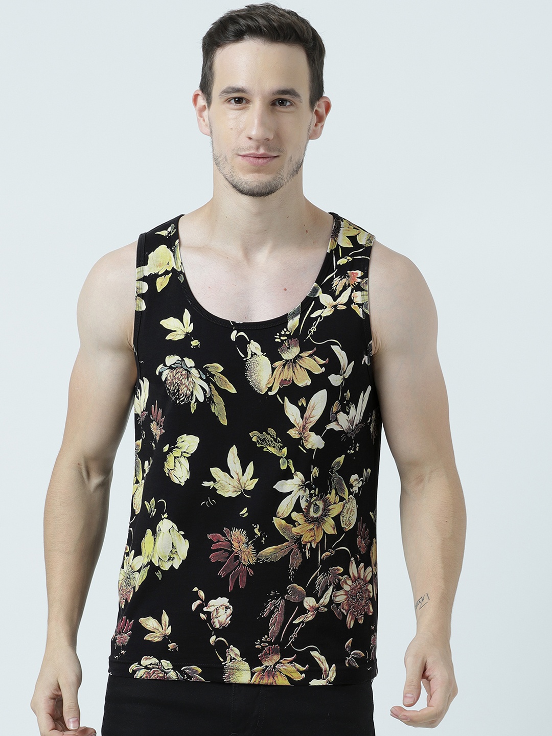 

Huetrap Men Black Printed Scoop Neck T-shirt