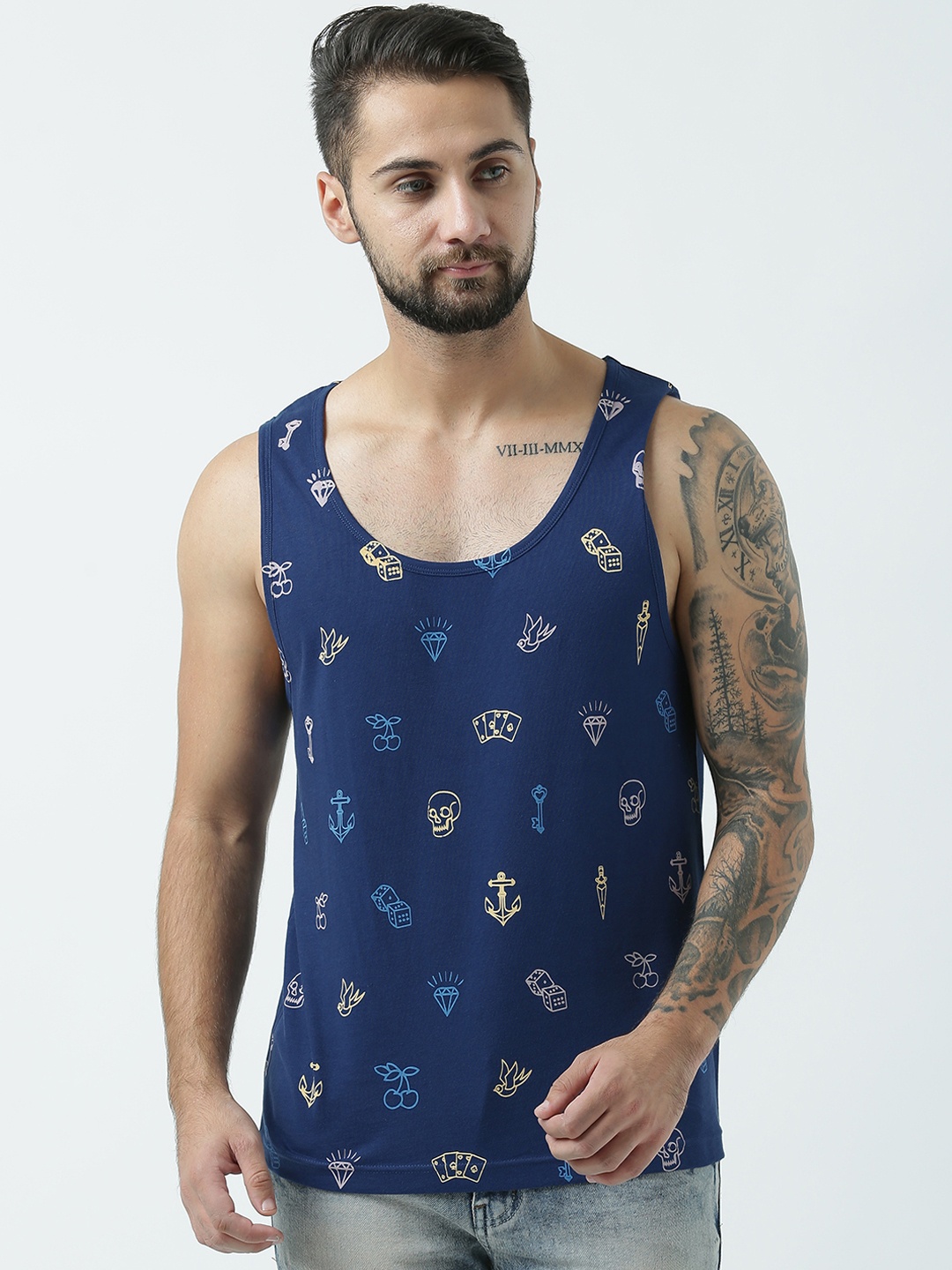 

Huetrap Men Blue Printed Scoop Neck T-shirt
