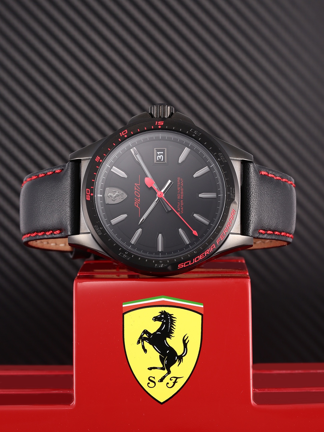 

SCUDERIA FERRARI Men Black Analogue Watch 830497