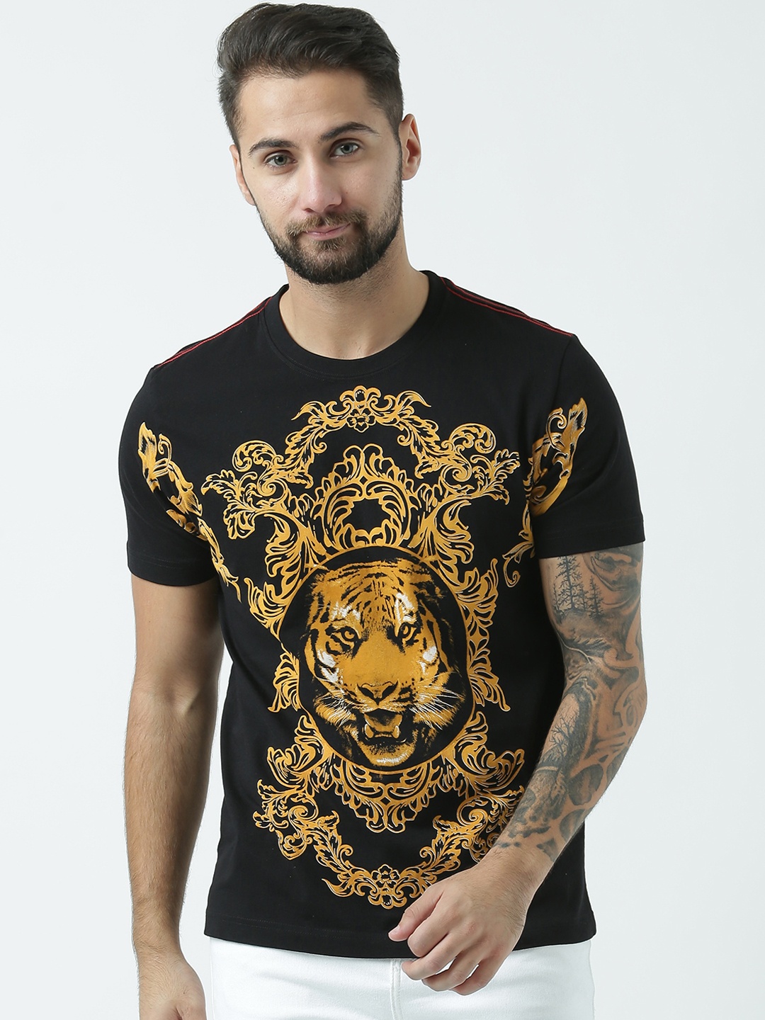 

Huetrap Men Black Printed Round Neck T-shirt