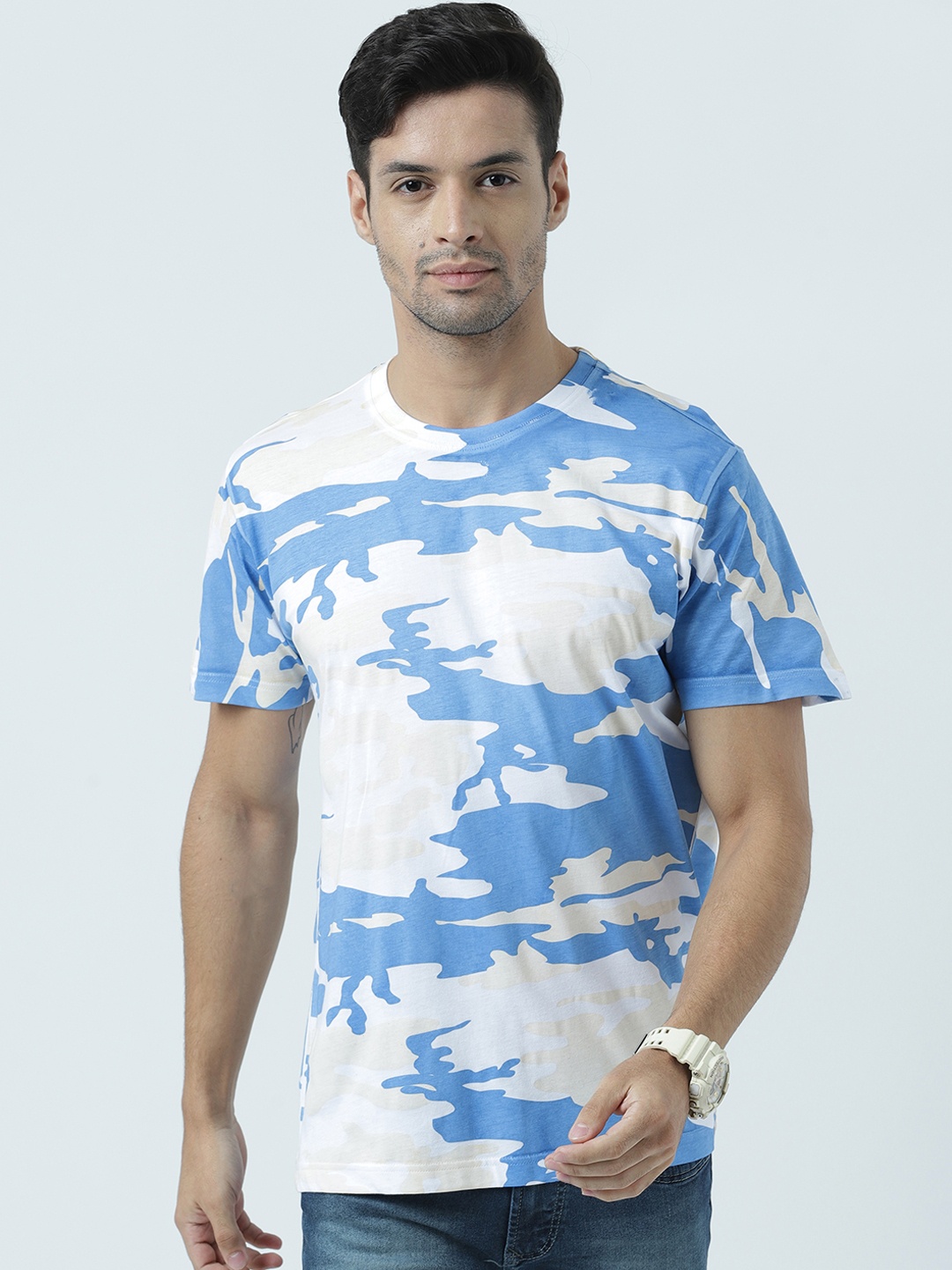 

Huetrap Men White & Blue Printed Round Neck T-shirt