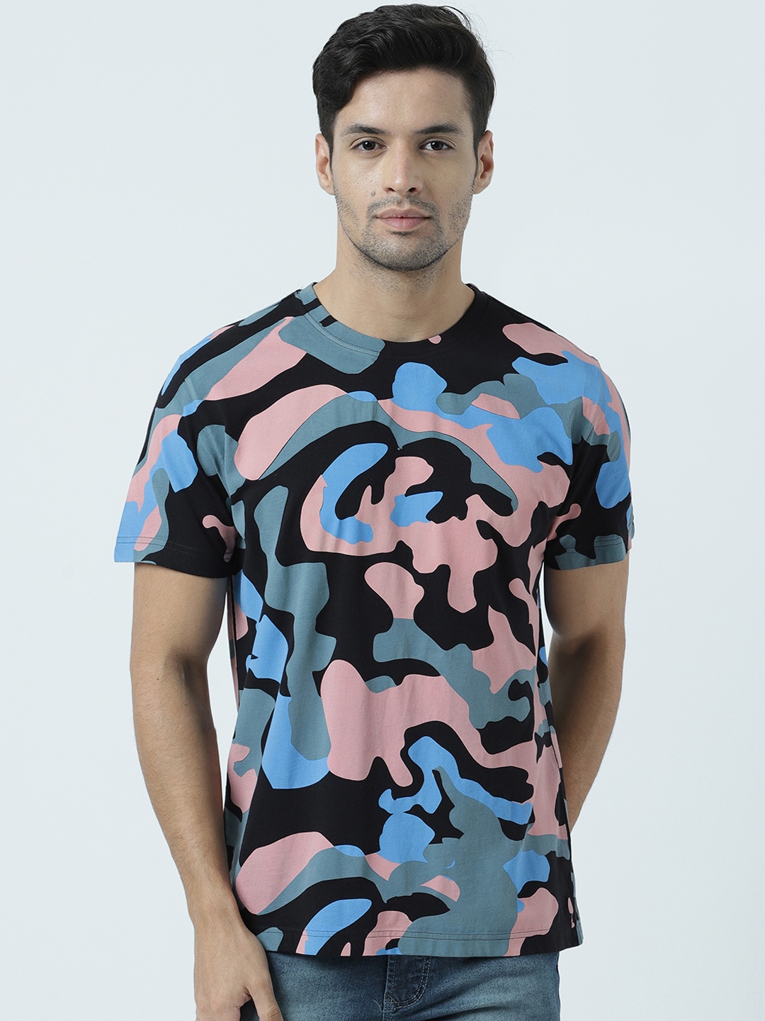 

Huetrap Men Black & Blue Printed Round Neck T-shirt