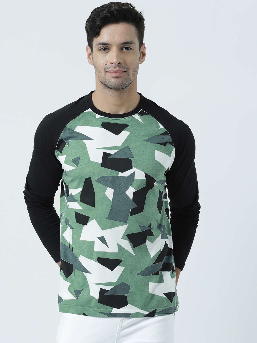 

Huetrap Men Green Printed Round Neck T-shirt