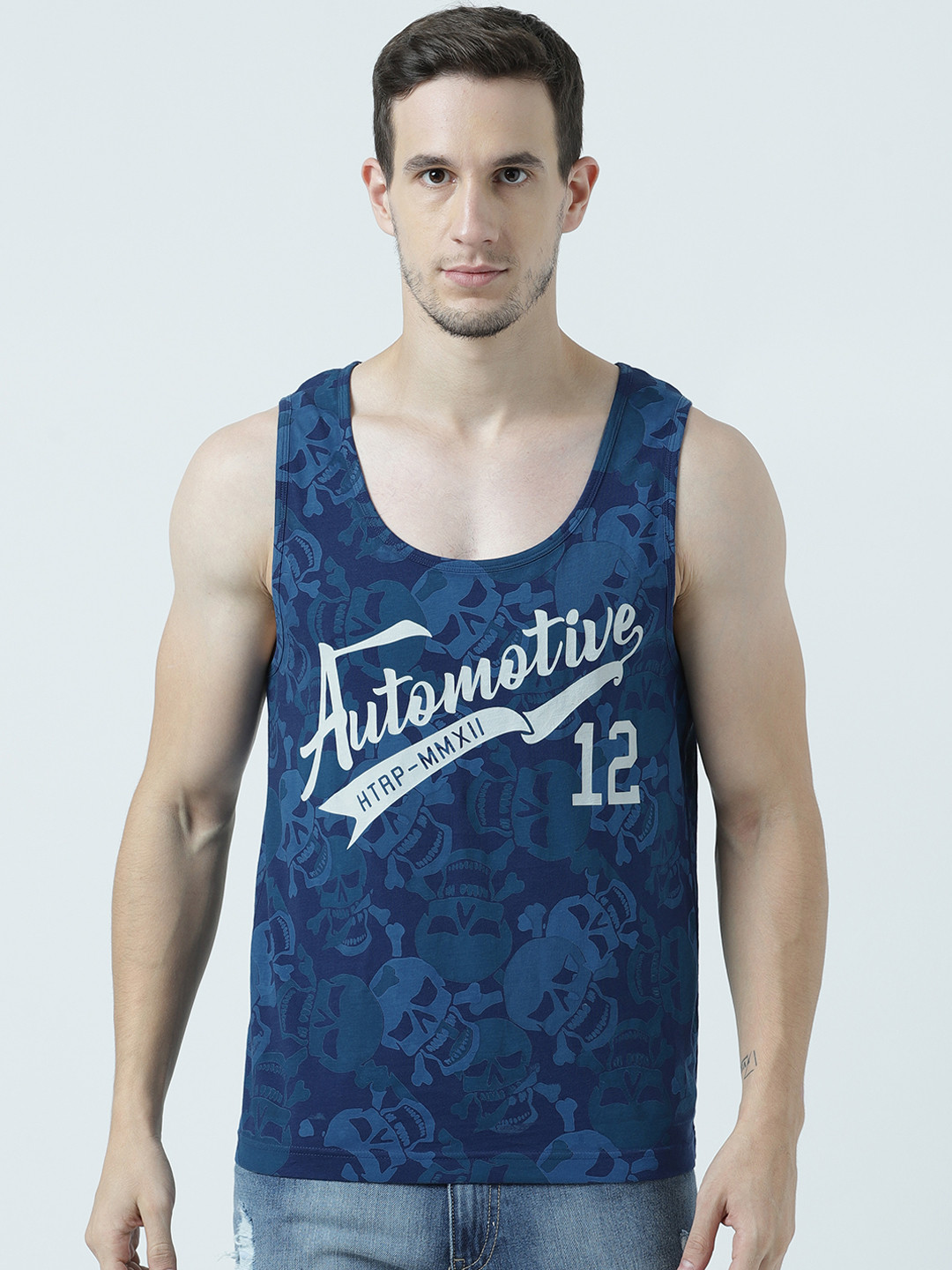 

Huetrap Men Blue Printed Scoop Neck T-shirt