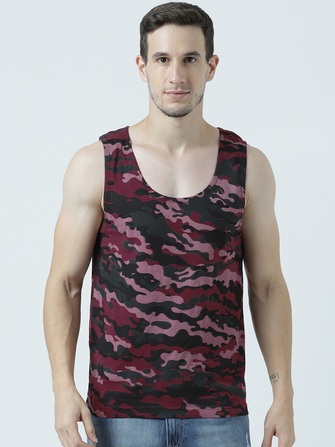 

Huetrap Men Maroon Printed Scoop Neck T-shirt