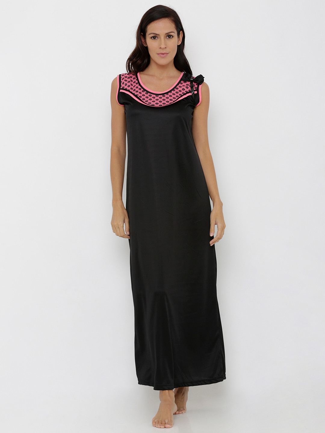 

Pretty Awesome Black Solid Nightdress